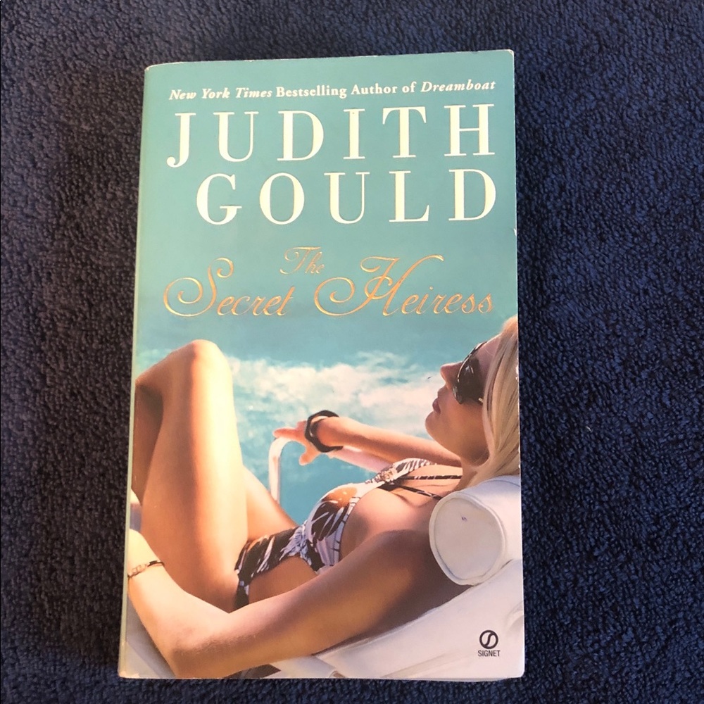 Judith Gould "The Secret Heiress" Paperback - Teal & Beach Cover used